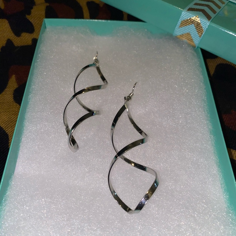 Silver Earring Set. - Picture 3 of 8